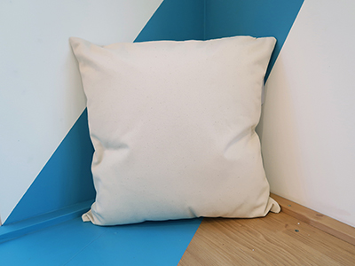 Coussin personnalisé – Atelier du Quai Coussin personnalisé - Atelier du Quai